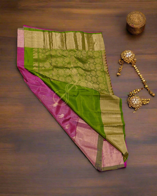 Onion Pink & Green Kanjivaram Jari Silken Saree – A Symphony of Elegance & Tradition