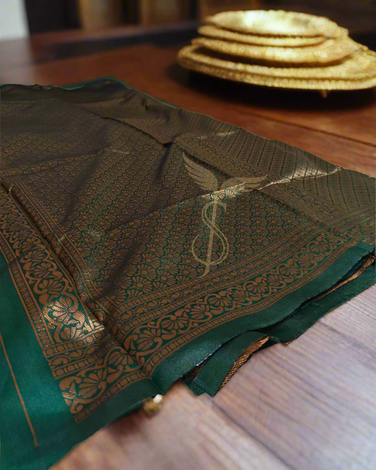 Royal Green & Rose Gold Kanjivaram Jari Silken Saree – Grand Bridal Wear with Zari Elegance