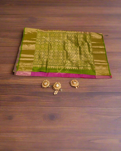Onion Pink & Green Kanjivaram Jari Silken Saree – A Symphony of Elegance & Tradition
