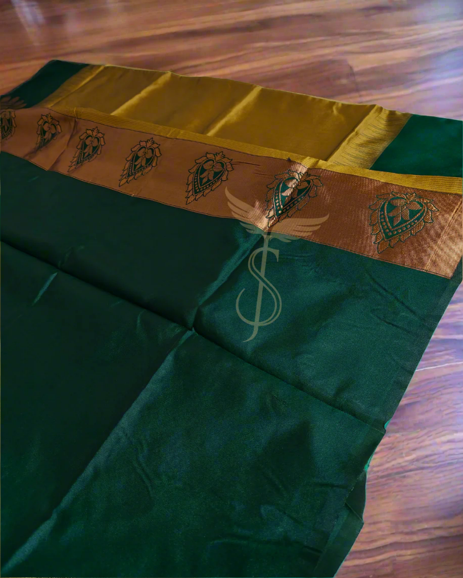 Elegant Green & Gold Banarasi Silk Saree with Zari Woven Pallu – Festive Wear