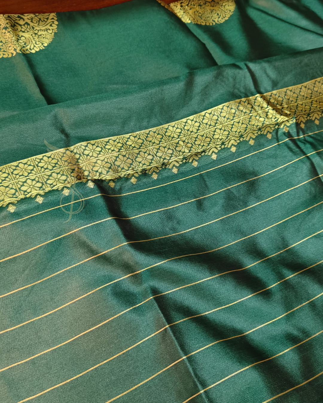 Bottle Green Banarasi Jari Silken Sarees with Rich Pallu & All-Over Jacquard Work