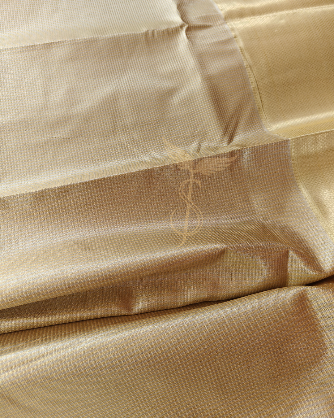 Beige & Gold Kanjivaram Jari Silken Saree – A Timeless Statement of Grace