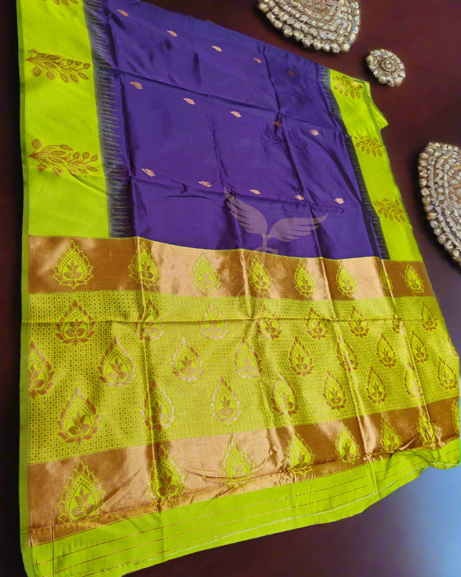 Elegant Green & Gold Banarasi Jari Silken Saree with Zari Woven Pallu – Festive Wear