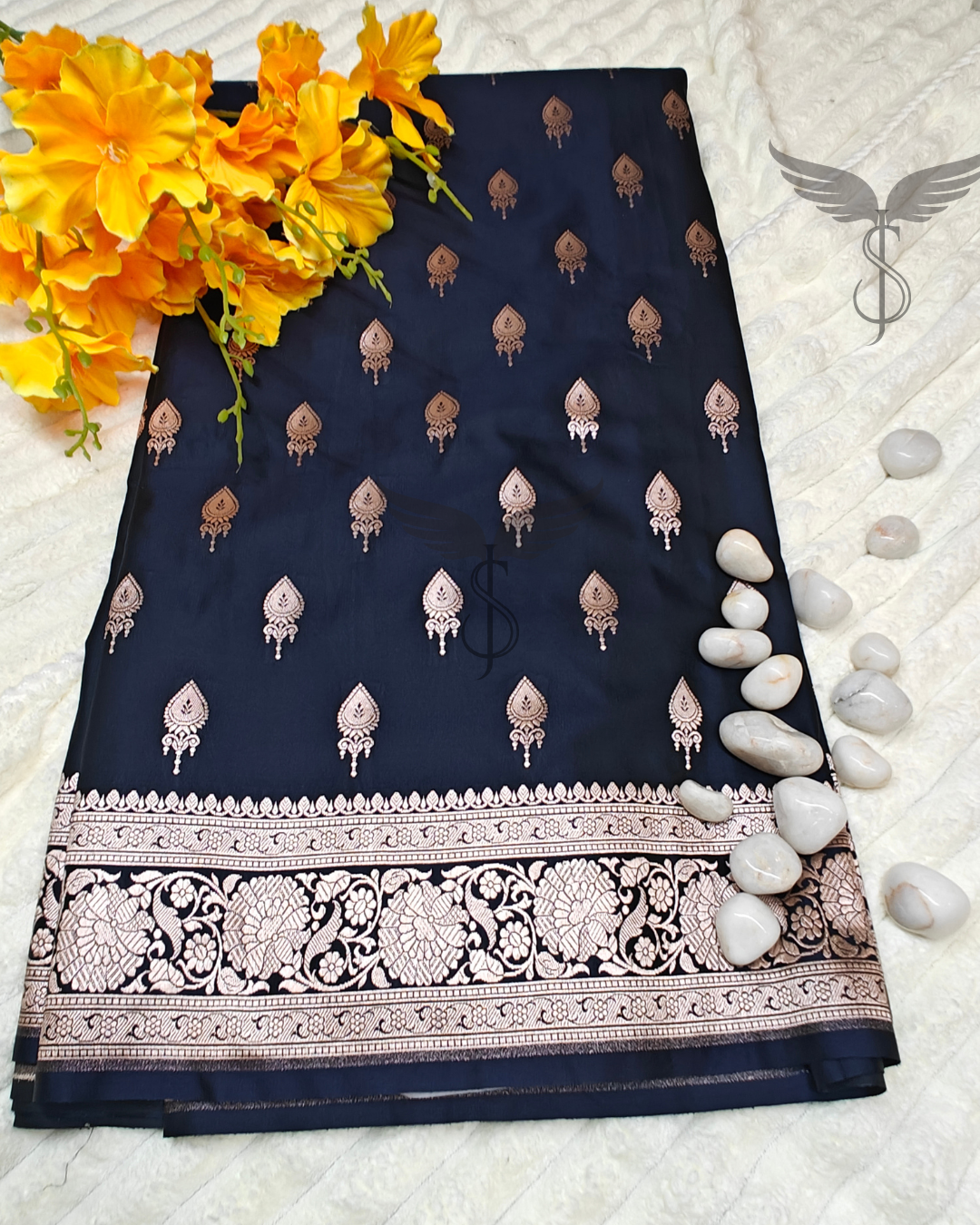 Majestic Charm – Black Banarasi Jari Silken Saree with Semi Katan Sonarupa Weaving