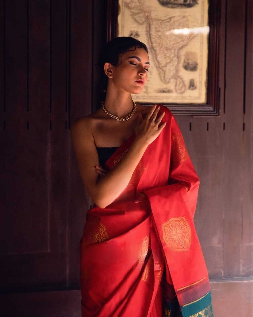 Red & Bottle Green Banarasi Jari Silken Saree with Gold Zari | Bridal & Festive Wear Saree